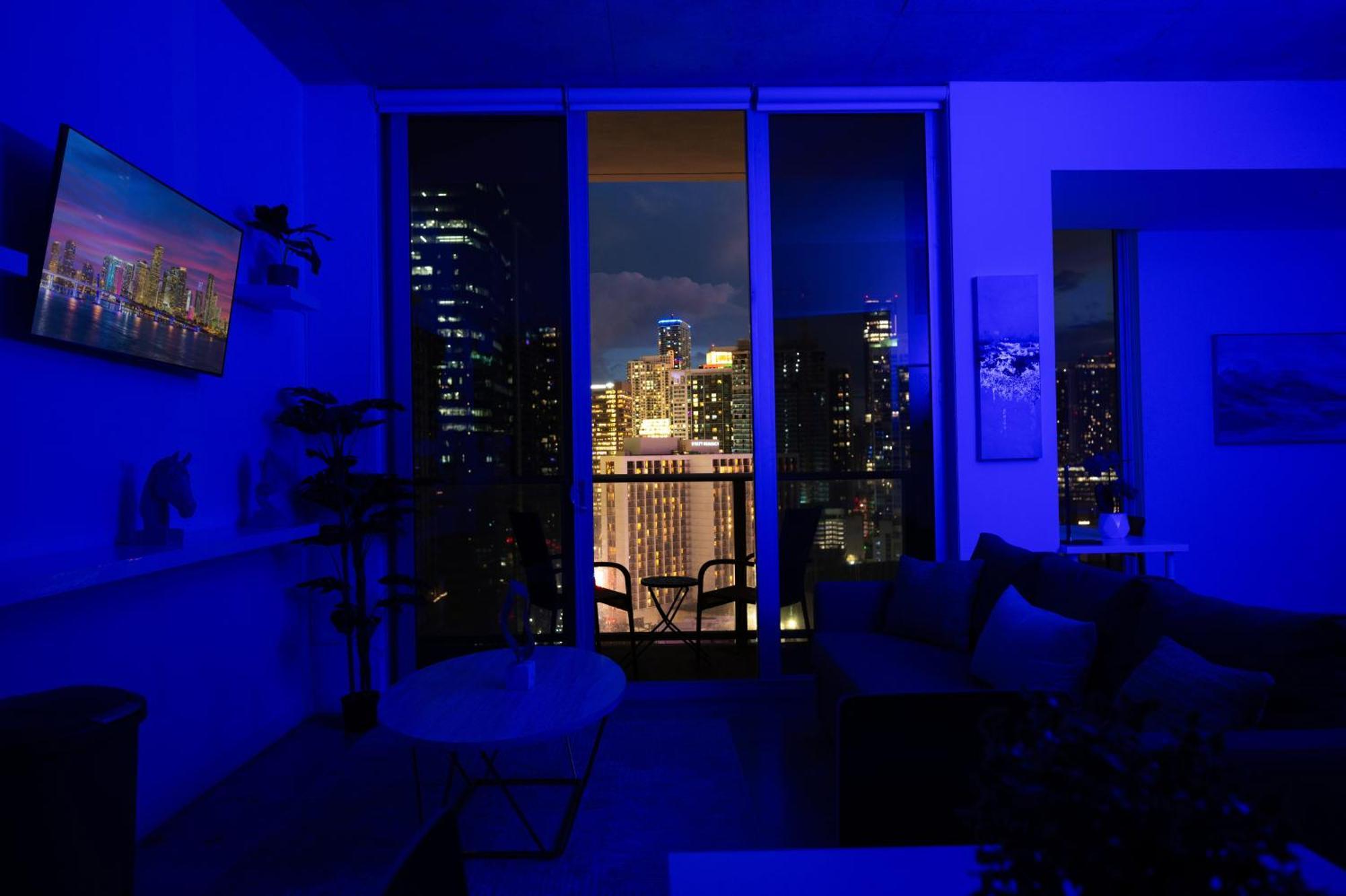 Luxury Loft W Skyline View, Rooftop Pool, Brickell Downtown