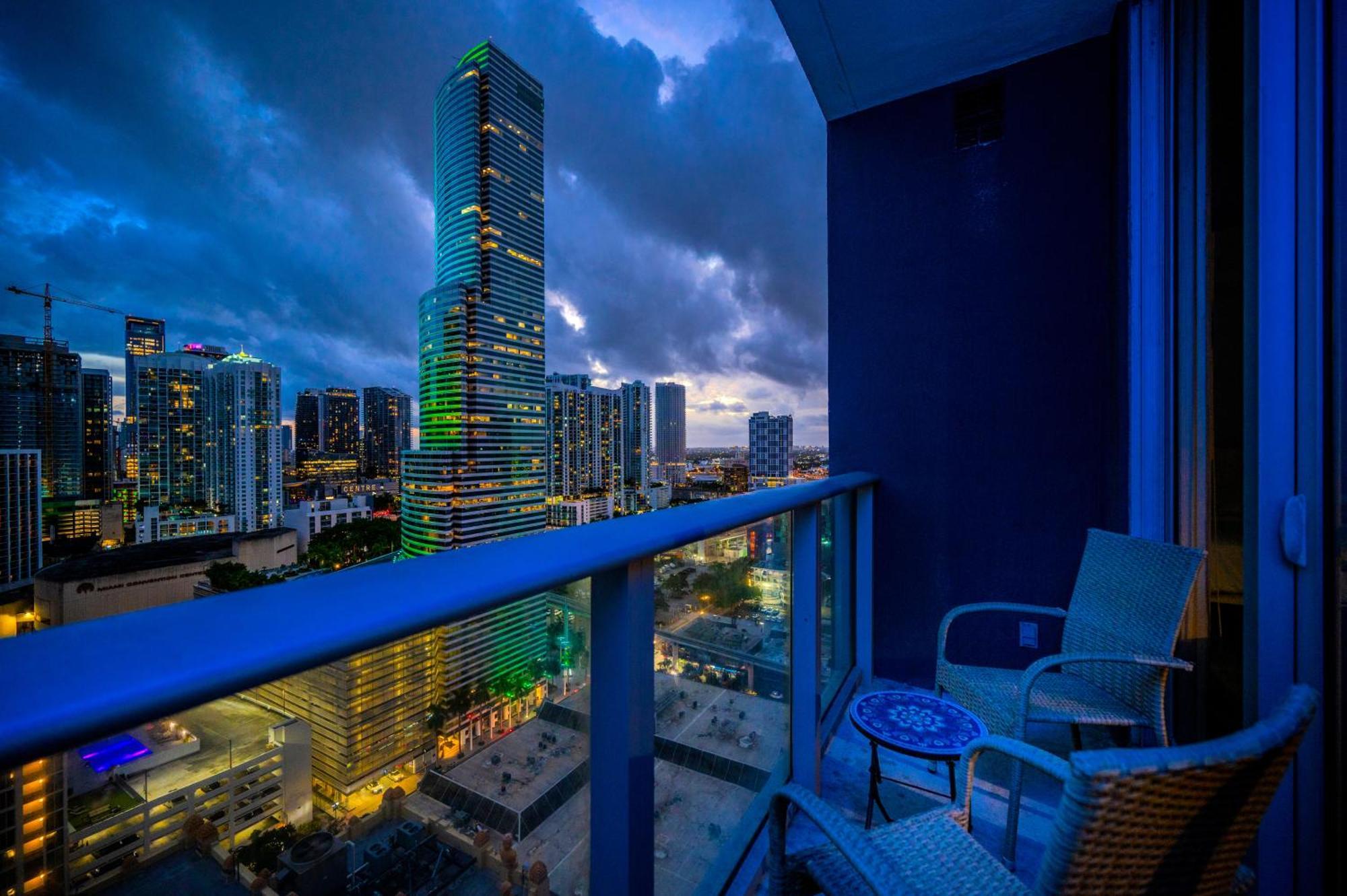 Luxury Loft W Skyline View, Rooftop Pool, Brickell Downtown * Miami