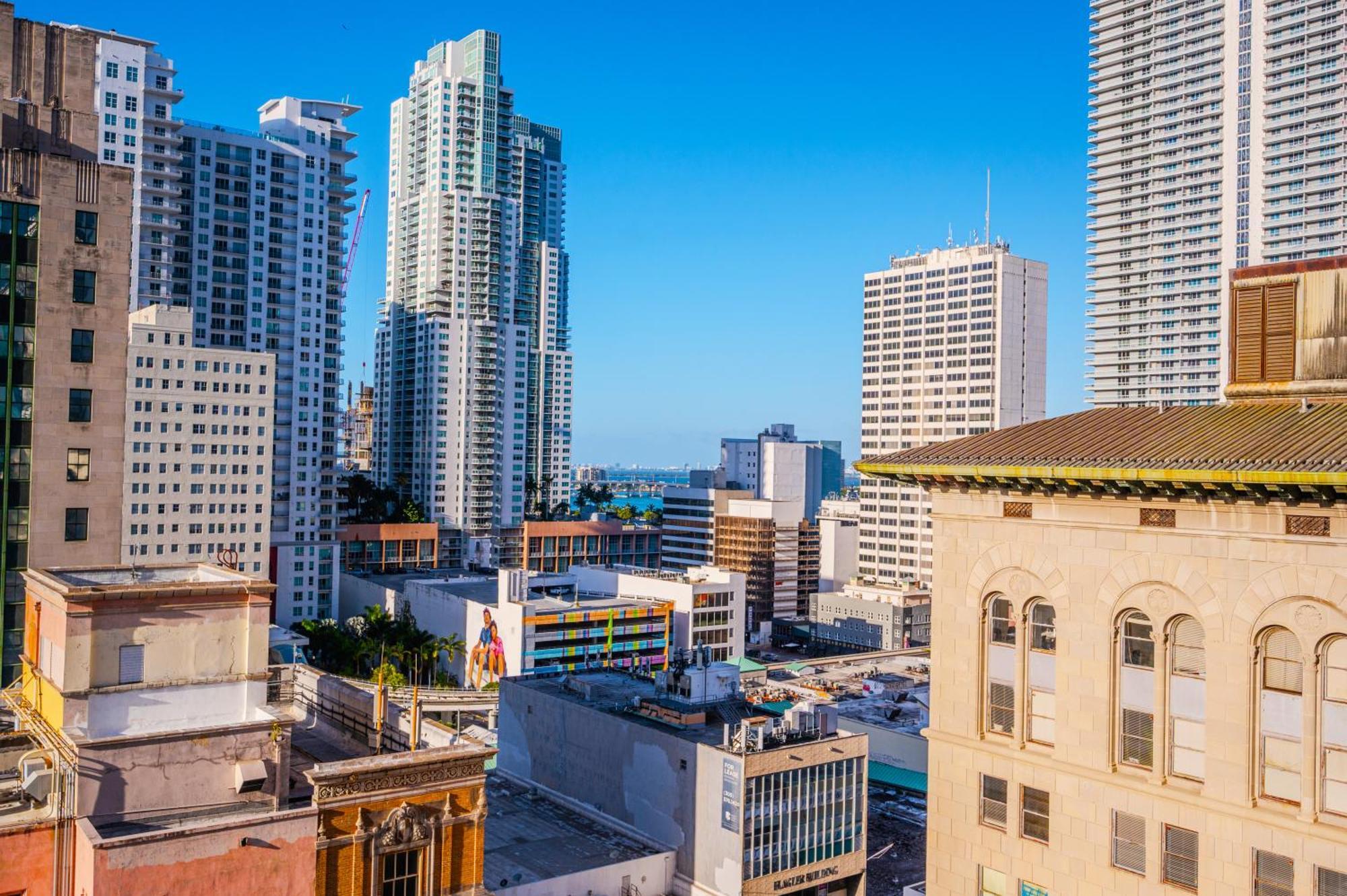 Luxury Loft W Skyline View, Rooftop Pool, Brickell Downtown * Miami