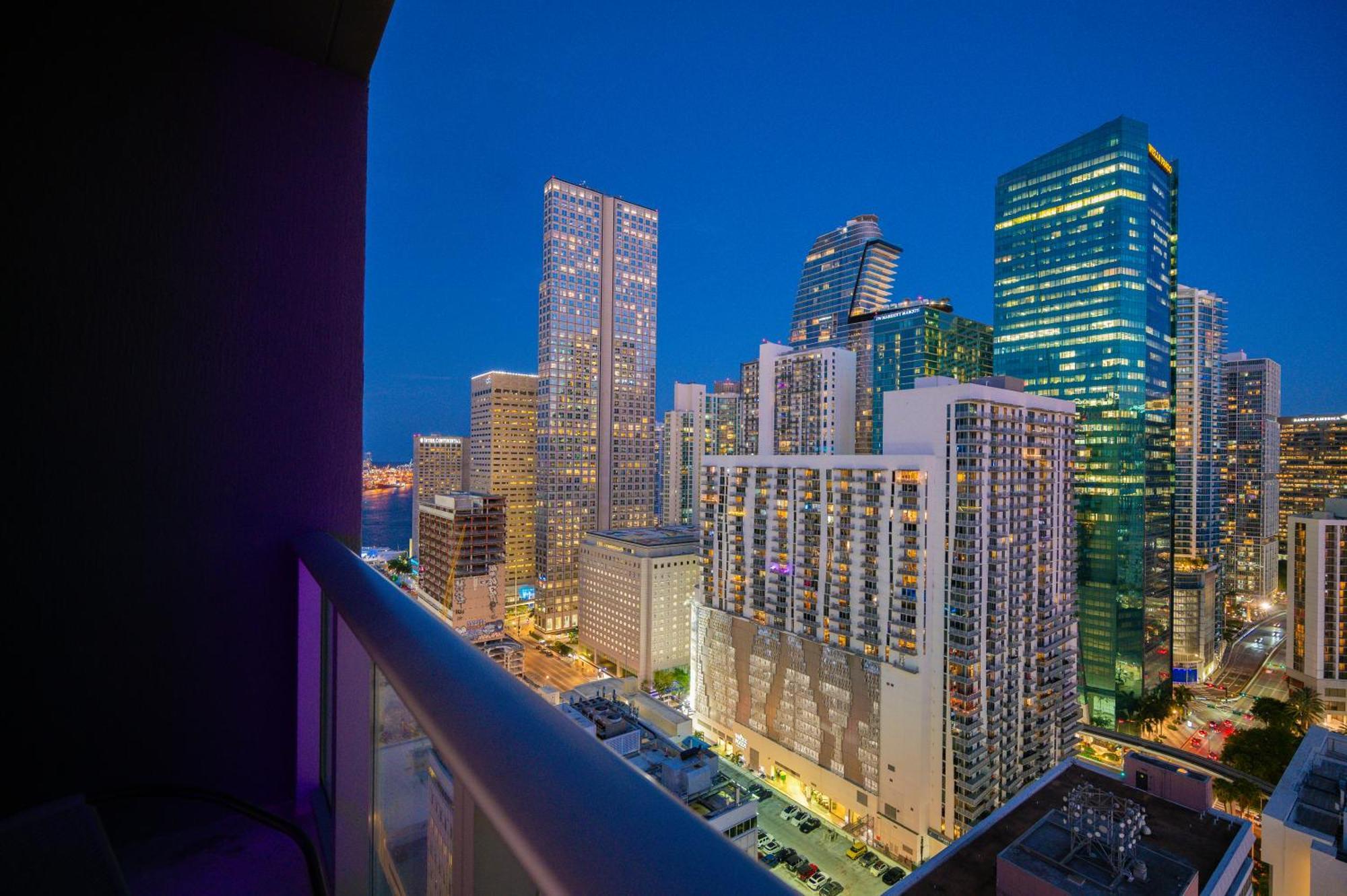 Luxury Loft W Skyline View, Rooftop Pool, Brickell Downtown * Miami