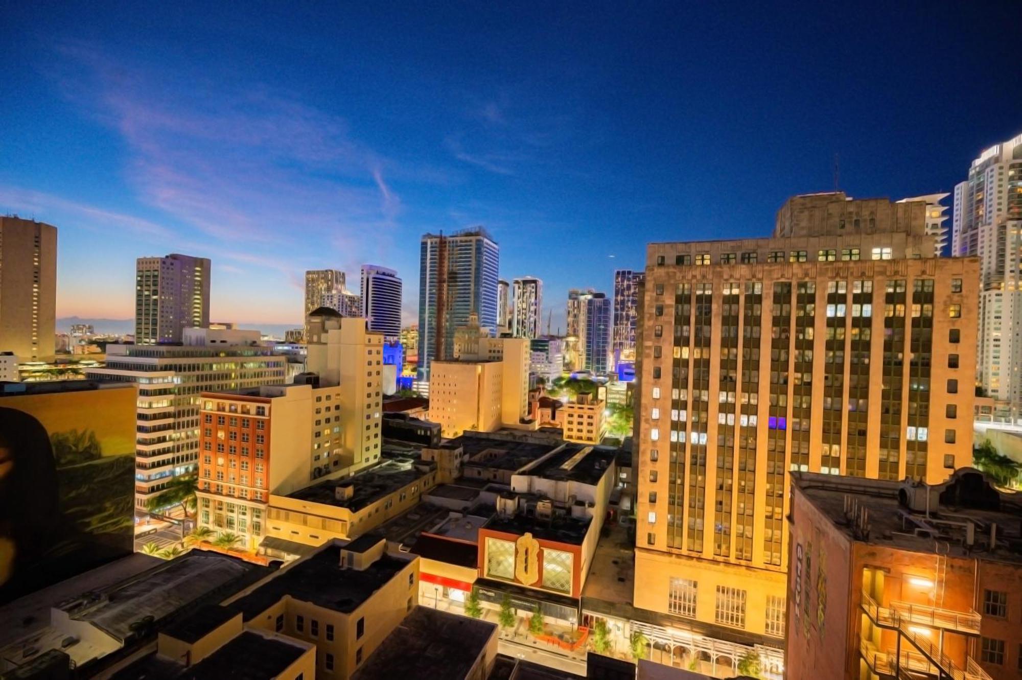 Luxury Loft W Skyline View, Rooftop Pool, Brickell Downtown * Miami